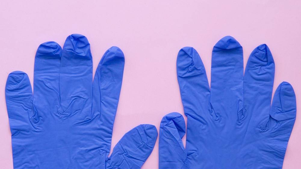 Should We Be Wearing Gloves for Coronavirus Protection? Experts Explain - glamour.com