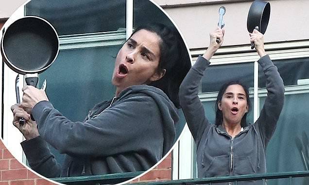 Annie Segal - Sarah Silverman continues daily cheer for essential workers on her balcony amid coronavirus pandemic - dailymail.co.uk - city New York