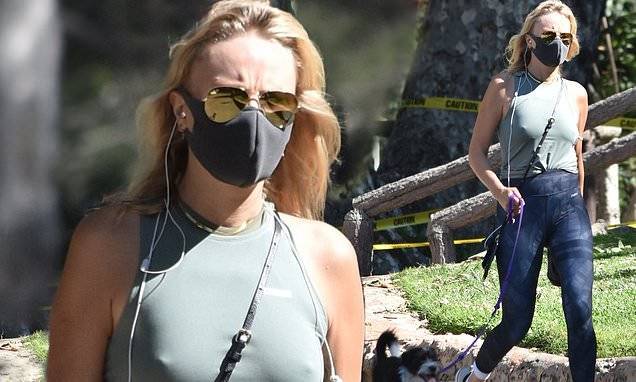 Griffith Park - Malin Akerman goes bra-less while walking her dog in Griffith Park... which closed due to COVID-19 - dailymail.co.uk - Los Angeles - city Los Angeles - county Los Angeles