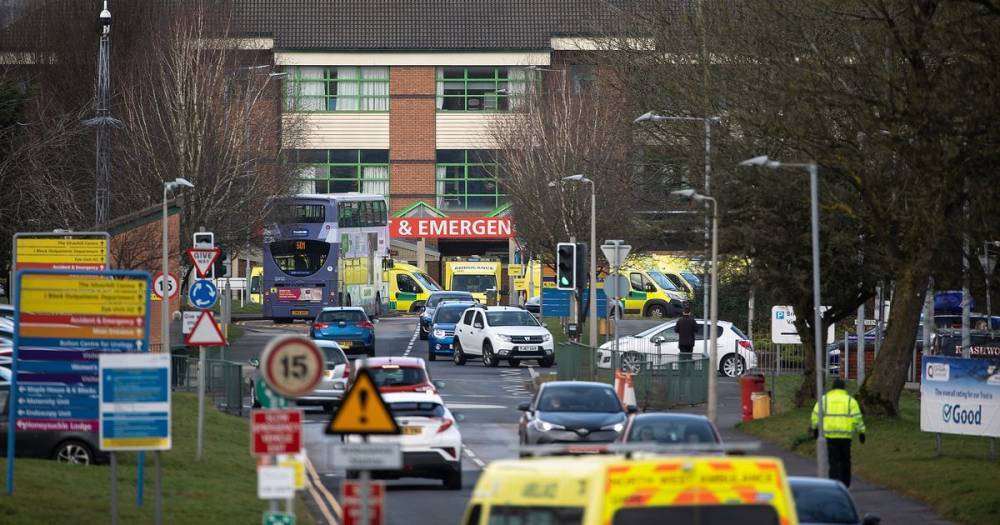 Health care worker dies at Royal Bolton Hospital after contracting coronavirus - manchestereveningnews.co.uk