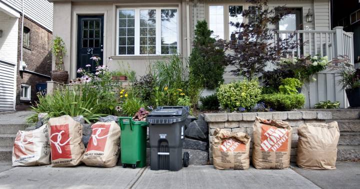 John Tory - City of Toronto to continue yard waste collection for 2 more weeks until May 1 - globalnews.ca