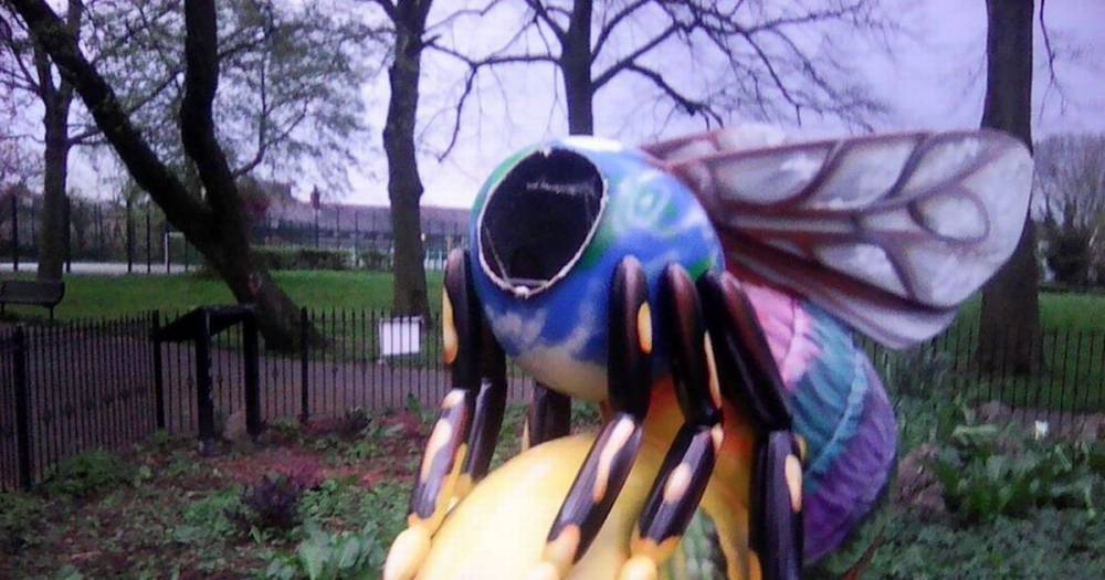 Easter Sunday - Council working to repair iconic Manchester Bee sculpture after vandals saw off its head - manchestereveningnews.co.uk - county Bee