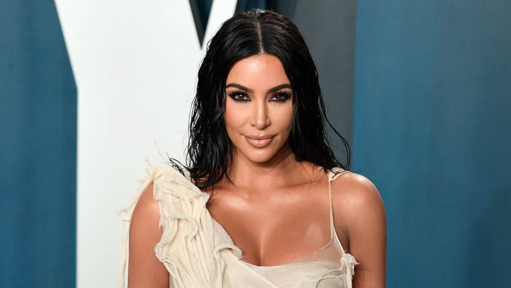 Kris Jenner - Kim Kardashian Says She Doesn't Always Have Time to Brush Her Hair or Shower Amid Quarantine - etonline.com