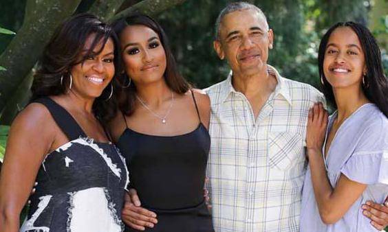 Barack Obama - Malia Obama - Sasha Obama - Sasha and Malia Obama are so tiny in adorable family throwback photo shared by dad Barack - us.hola.com