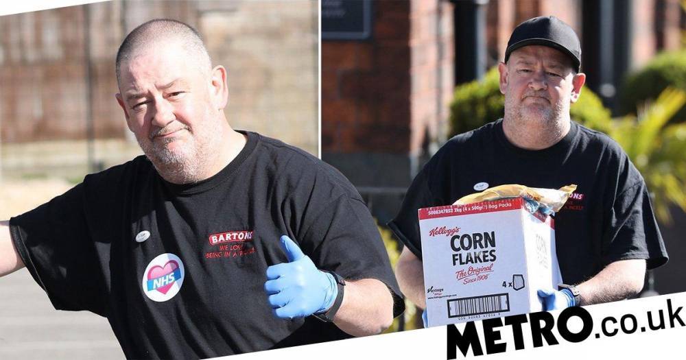 Johnny Vegas - Johnny Vegas delivers food to the vulnerable and NHS staff after giving 1000 tour tickets to medics - metro.co.uk