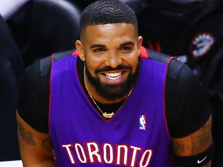 Tom Brady - Michael Rubin - Drake trolls 76ers, offers ride on Air Drake as part of All In Challenge - torontosun.com - Los Angeles - county Bay - city Tampa, county Bay
