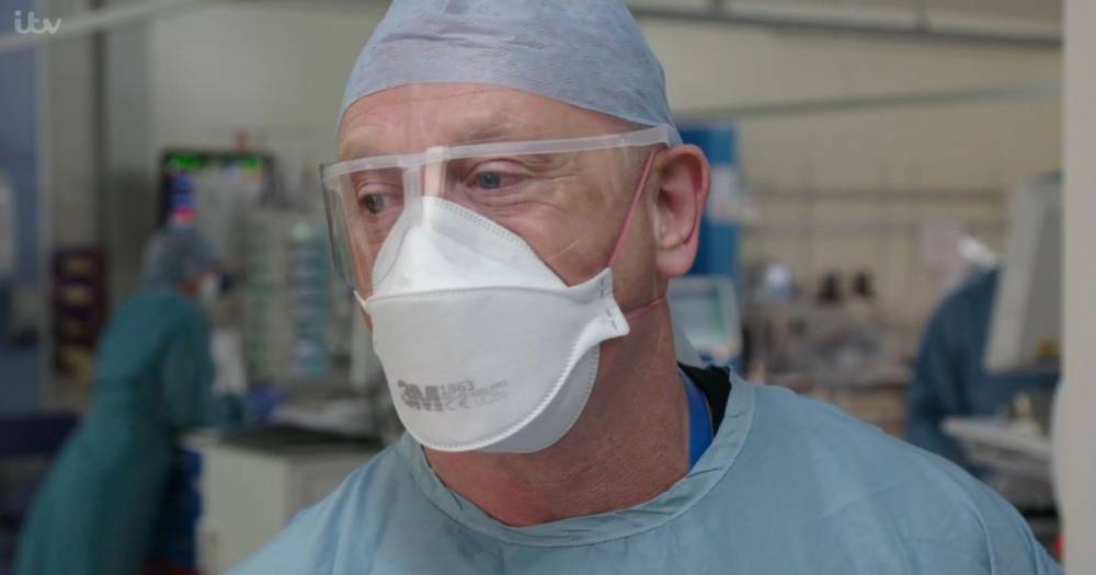 Ross Kemp - Ross Kemp breaks down as he's left 'overwhelmed' by NHS staff on COVID-19 ward - mirror.co.uk - Britain