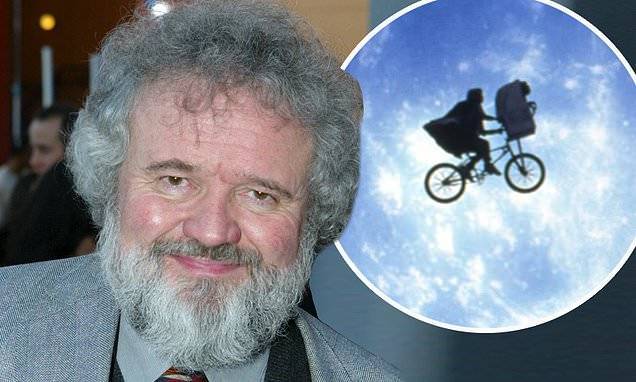 Steven Spielberg - Steven Spielberg pays tribute to E.T. cinematographer Allen Daviau who has died at 77 from COVID-19 - dailymail.co.uk - Usa