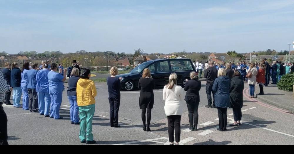 queen Elizabeth - NHS nurses follow hearse at hospital as it carries colleague who died of Covid-19 - mirror.co.uk