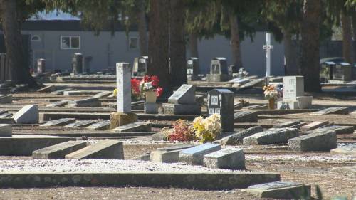 Jules Knox - Okanagan funeral industry adapts to social distancing measures - globalnews.ca