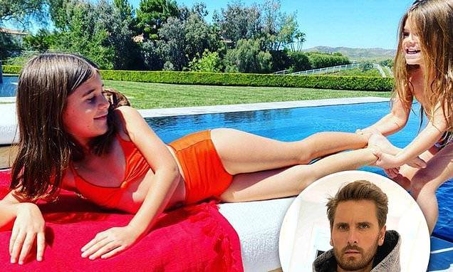 Kourtney Kardashian - Scott Disick - Scott Disick gushes over 'loves' Penelope and Reign as they horse around by pool during quarantine - dailymail.co.uk