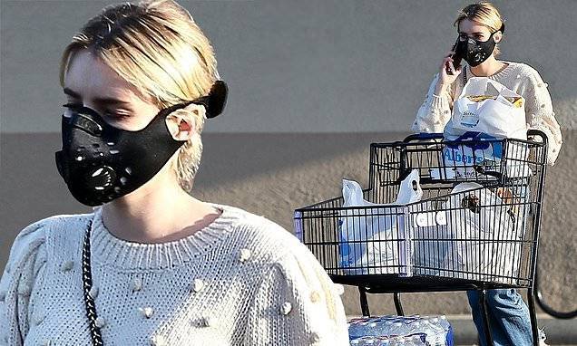 Emma Roberts - Emma Roberts makes face mask stylish on grocery run in sweater, blue jeans and snakeskin slingbacks - dailymail.co.uk - Usa - county Story