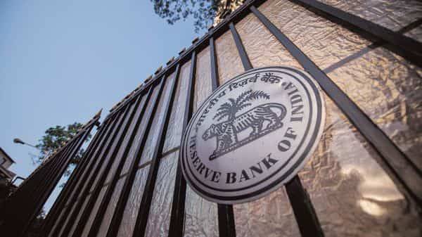 RBI is saying: lend please. Banks are saying – no no no, money with you is safer - livemint.com - India