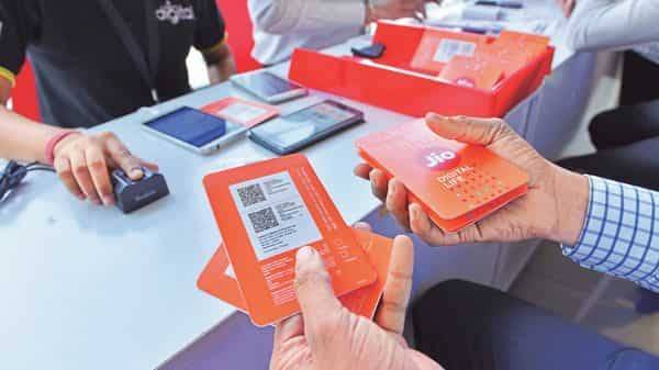 Now, Jio users can earn commission by recharging others' accounts - livemint.com - city New Delhi