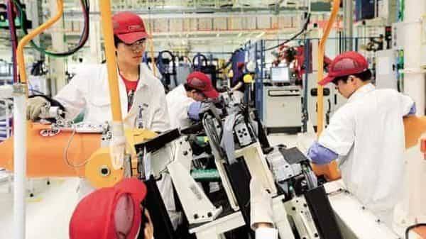 Covid-19-hit China’s Q1 GDP shrinks for the first time ever - livemint.com - China