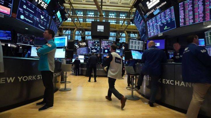 Dow spikes 700 points as stocks notch second straight week of gains - fox29.com - New York