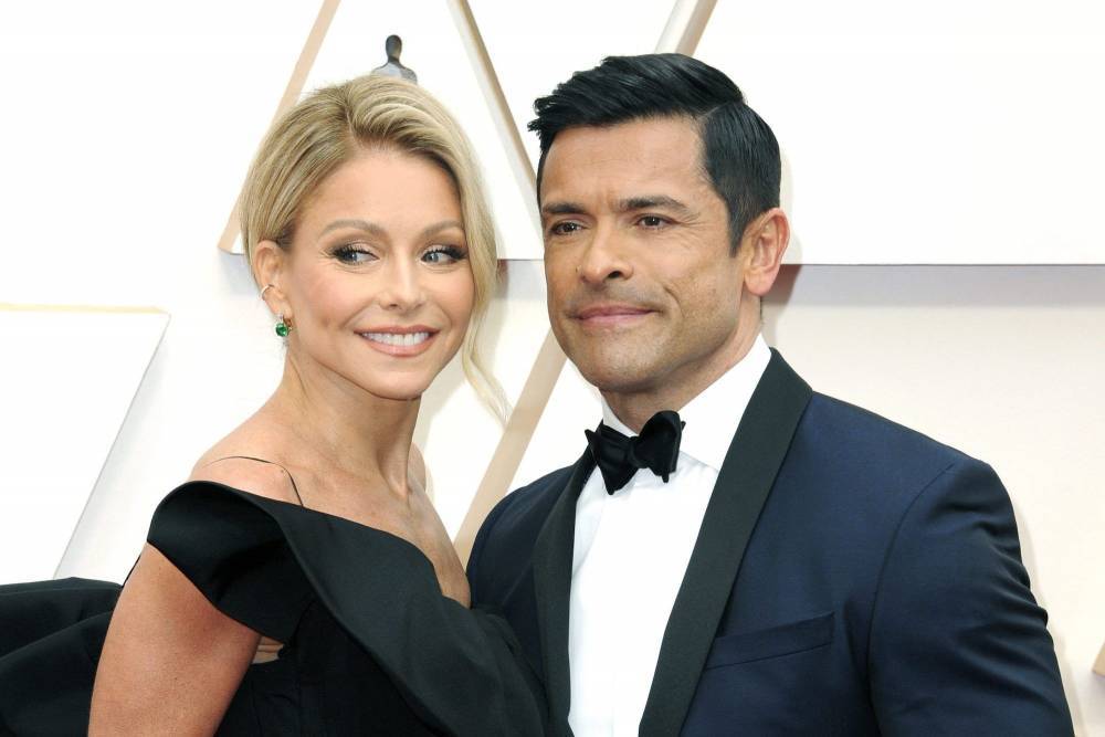 Mark Consuelos - Bruce Bozzi - Kelly Ripa And Mark Consuelos Get Candid About Their Sex Life, Andy Cohen Comments On His Lack Of - etcanada.com
