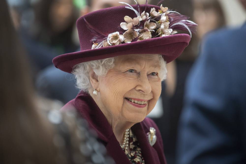 Chris Ship - The Queen Cancels Gun Salute To Mark Her 94th Birthday, Not ‘Appropriate In The Current Circumstances’ - etcanada.com