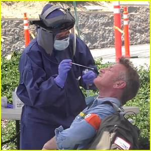 Eric Garcetti - Sean Penn - Sean Penn Pictured Getting a Coronavirus Test at His Organization's Testing Center - justjared.com - Los Angeles - city Malibu