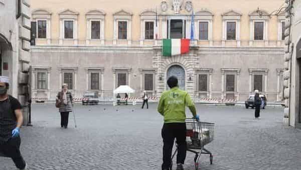 Italy's daily coronavirus death toll lowest since April 12 - livemint.com - Italy
