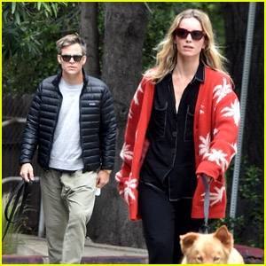Annabelle Wallis - Chris Pine & Annabelle Wallis Take Their Dogs for a Saturday Morning Walk - justjared.com - Los Angeles