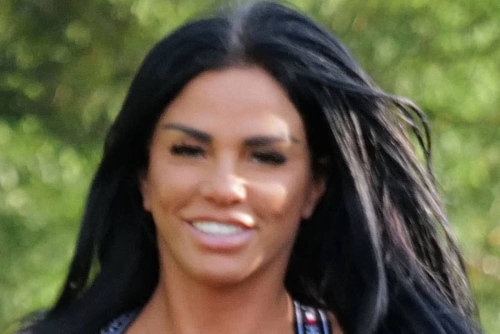 Katie Price - Katie Price stuns in black gymwear as she exercises with her Dreamboys friend Al Warrell in the park - thesun.co.uk