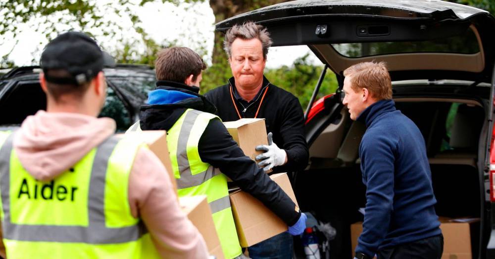 David Cameron - David Cameron spotted delivering food parcels to elderly and vulnerable near his home - mirror.co.uk