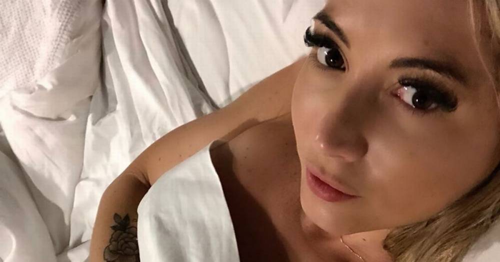 Rebecca Lobie - Steve Irwin - Steve Irwin's 'smoking hot' niece poses naked in bed for raunchiest ever exposé - dailystar.co.uk