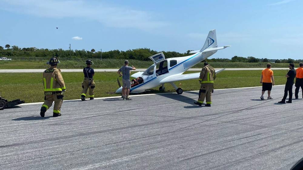 Single-engine aircraft skids off runway at Merritt Island Airport - clickorlando.com - state Florida - county Island