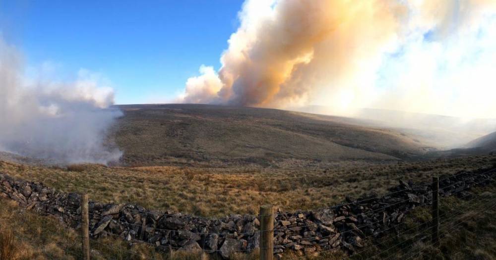 A huge moor fire has broken out in the Pennines - manchestereveningnews.co.uk - city Manchester
