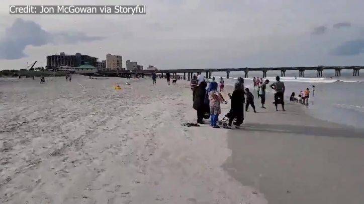 Ron Desantis - Dozens flock to Jacksonville beaches as coronavirus restrictions ease - fox29.com - state Florida - city Jacksonville, state Florida