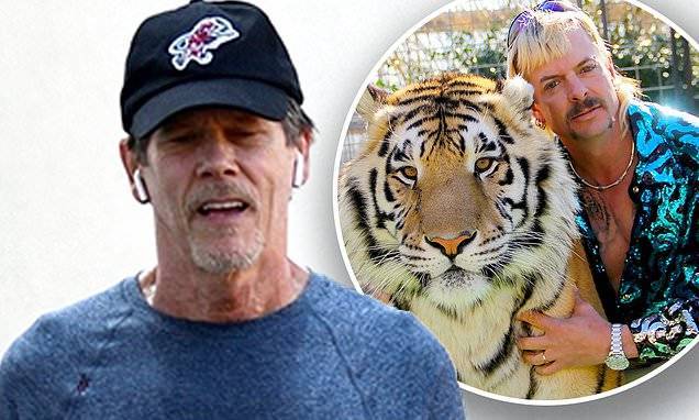 Joe Exotic - Tiger King - Kevin Bacon is almost unrecognizable in casual clothes during LA jog - dailymail.co.uk - Los Angeles - city Los Angeles - city Manhattan - county King