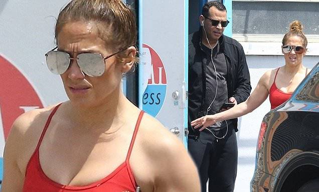 Jennifer Lopez - Alex Rodriguez - Jennifer Lopez and Alex Rodriguez get VIP access to their regular gym which has a closed sign posted - dailymail.co.uk