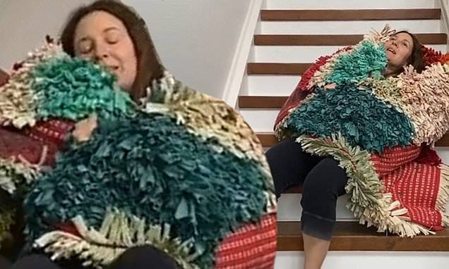 Drew Barrymore - Stella Maccartney - Drew Barrymore tries to slide down her stairs after accepting Stella McCartney's challenge - dailymail.co.uk