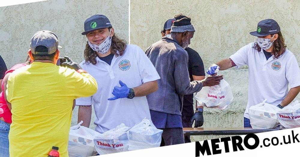 Michael Jackson - Michael Jackson’s son Prince shows his giving side as he dons face mask to hand out free meals in LA amid coronavirus - metro.co.uk - Usa - Los Angeles