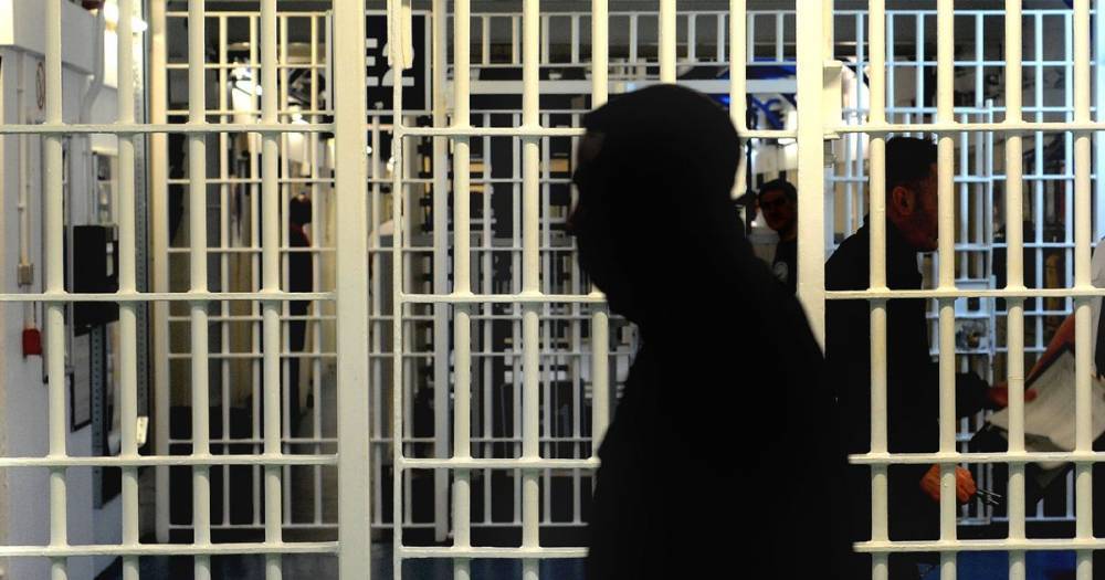 Prisons could see a 'public health catastrophe' if low-risk inmates are not released - manchestereveningnews.co.uk - Britain