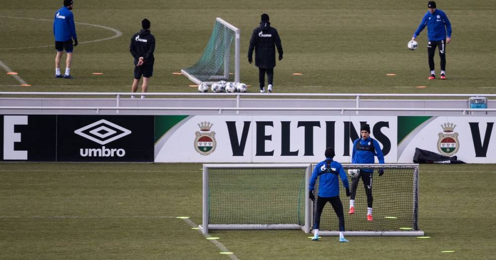 Schalke players return to training as they employ social distancing in pairs - mirror.co.uk