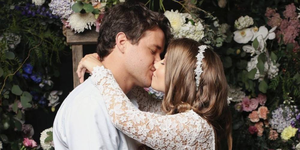 Chandler Powell - The Secret Meaning Behind Bindi Irwin's Wedding Dress and Cake - cosmopolitan.com