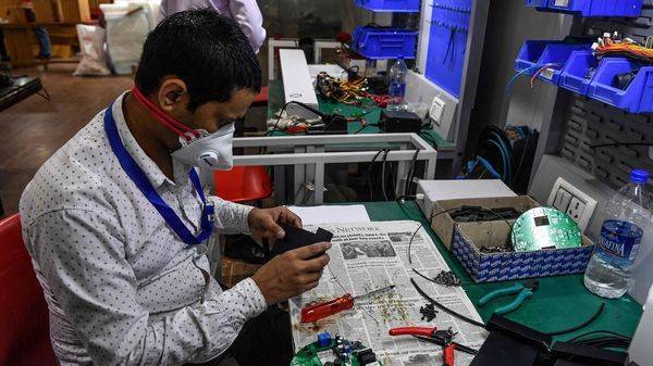 Covid-19: IIT Roorkee develops low-cost portable ventilator, offers to industry for mass production - livemint.com - city New Delhi - India