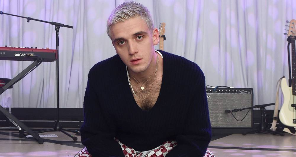 Lauv Drops Acoustic Version of 'Modern Loneliness' to Benefit Crisis Relief Efforts! - justjared.com