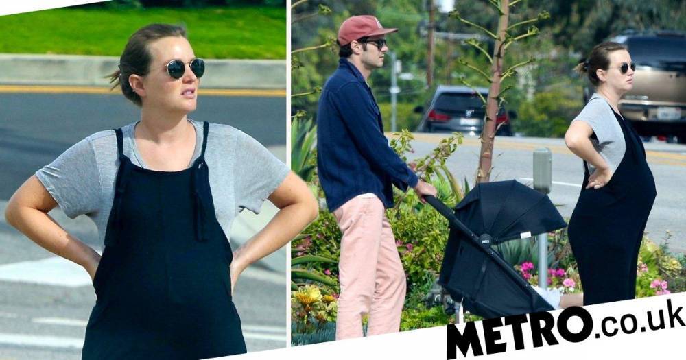 Adam Brody - Leighton Meester - Leighton Meester steps out with Adam Brody and daughter Arlo for daily lockdown walk amid pregnancy rumours - metro.co.uk