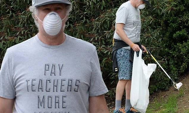 Will Ferrell - Will Ferrell picks up trash outside while wearing 'Pay teachers more money' shirt - dailymail.co.uk - Los Angeles