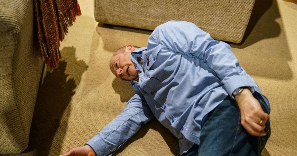 Shelley King - Has Yasmeen killed Geoff? Corrie fans will be watching in terror as she slashes his neck - manchestereveningnews.co.uk