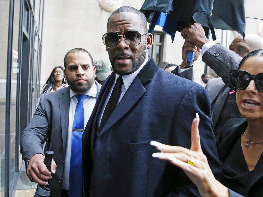 Can Fly - In bid for prison release, R. Kelly's lawyers say his tax debt means he won't fly - torontosun.com