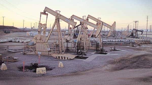 Wall Street retreats as crude slump batters Exxon, Chevron - livemint.com - state Texas