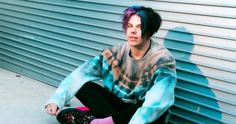Kelly Osbourne - Travis Barker - Yungblud’s new single Weird! is everything you’re feeling right now: First listen preview - officialcharts.com - Britain