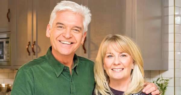 Phillip Schofield - Phillip Schofield moves out of lavish marital home and into London flat after coming out as gay - msn.com - city London
