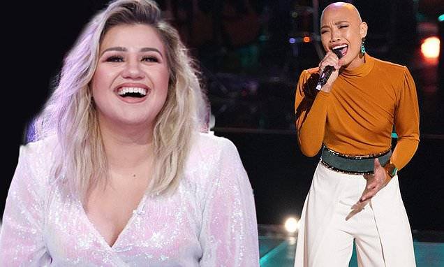 Kelly Clarkson - Blake Shelton - The Voice: Kelly Clarkson dramatically uses last steal to save Cedrice after stellar Rihanna cover - dailymail.co.uk - county San Diego