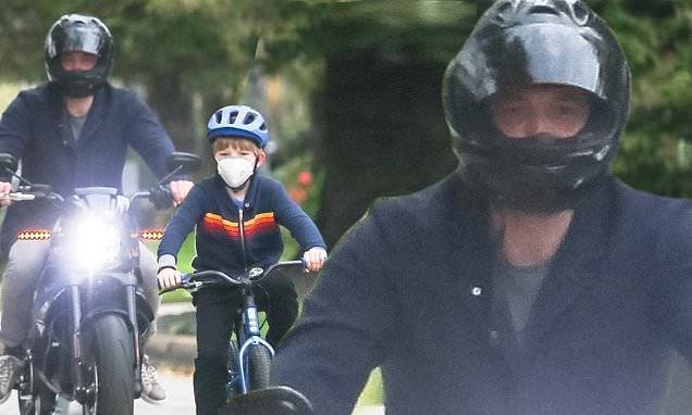 Ben Affleck and his son Samuel satisfy their need for speed with a bike ride in their neighborhood - dailymail.co.uk - Los Angeles