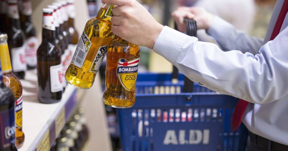 Asda and Aldi introduce 'no touch' policy in face of coronavirus pandemic - mirror.co.uk - Britain